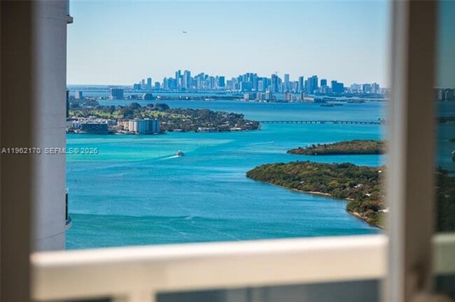 Building Photo - 15901 Collins Ave