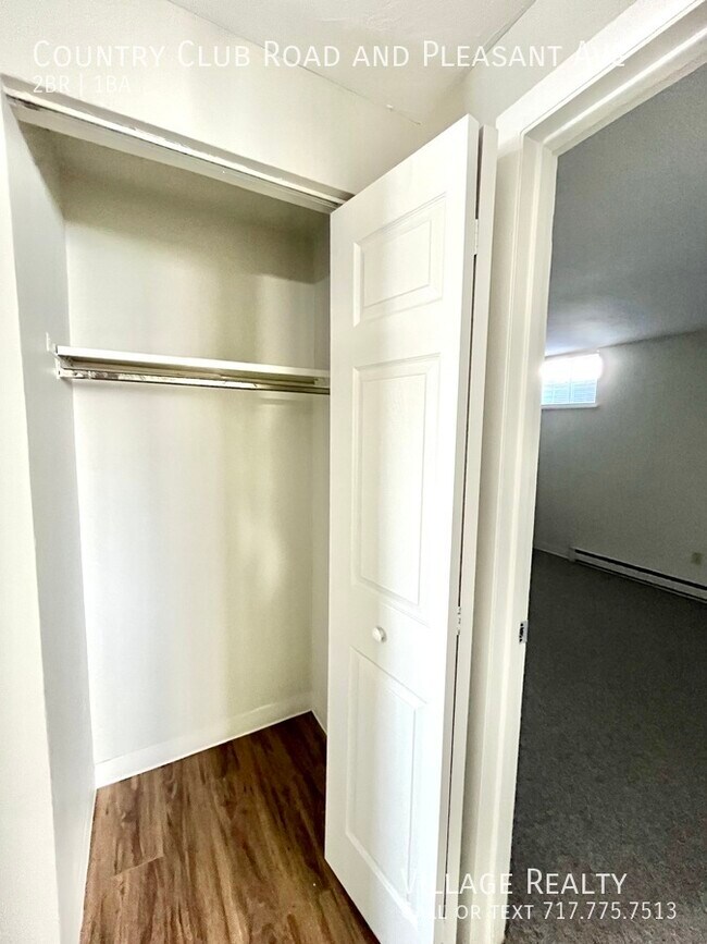 Building Photo - 615 Country Club Rd