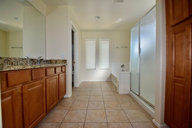 Building Photo - Beautiful Seville Area 4 bedroom Home!