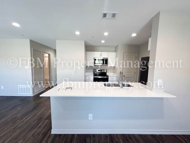 Building Photo - Hidden Creek, Unit 512 - 2 Bedroom, 2 Bathroom Beautiful Apartment Home in Ennis, TX! $500 OFF at...