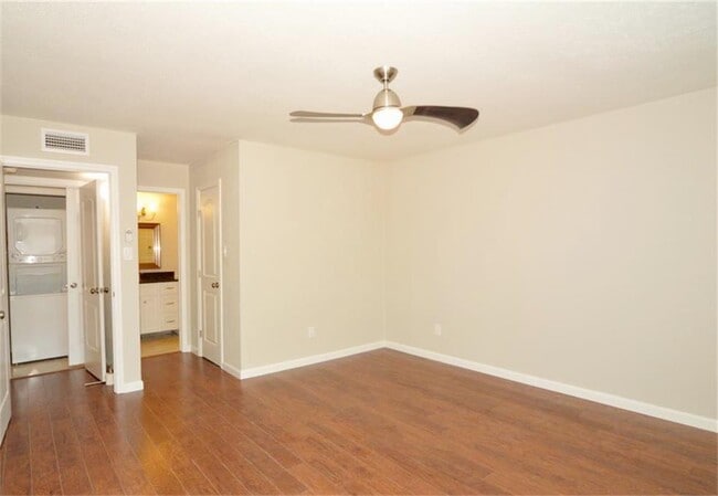 Building Photo - 3300 Pebblebrook Dr