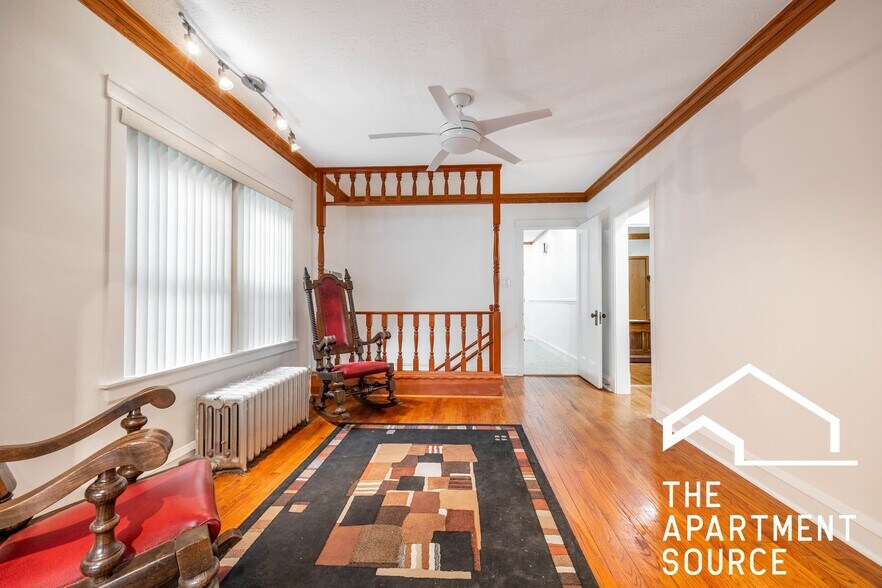 Building Photo - 2305 N Melvina Ave