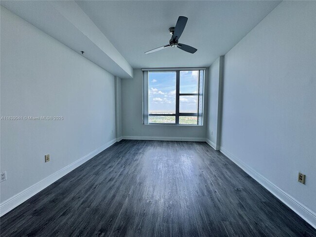 Building Photo - 2641 N Flamingo Rd