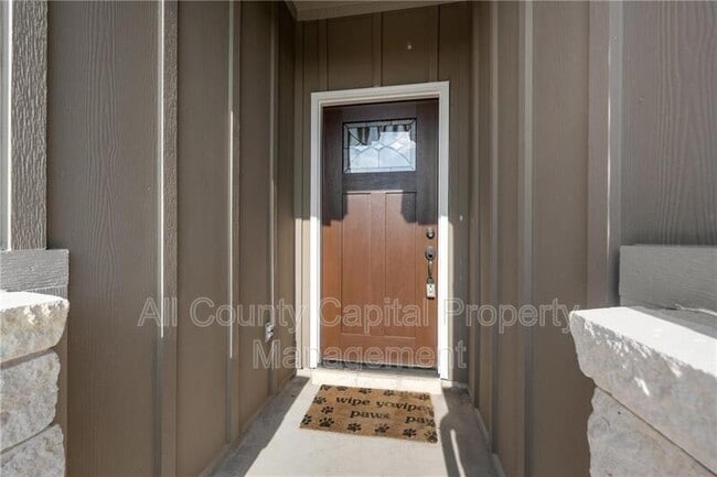 Building Photo - 227 Everglade Dr