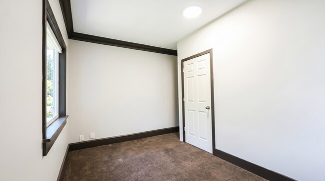 Building Photo - 3 Bedroom Single Family | EDEN and CMHA Section 8 Welcomed