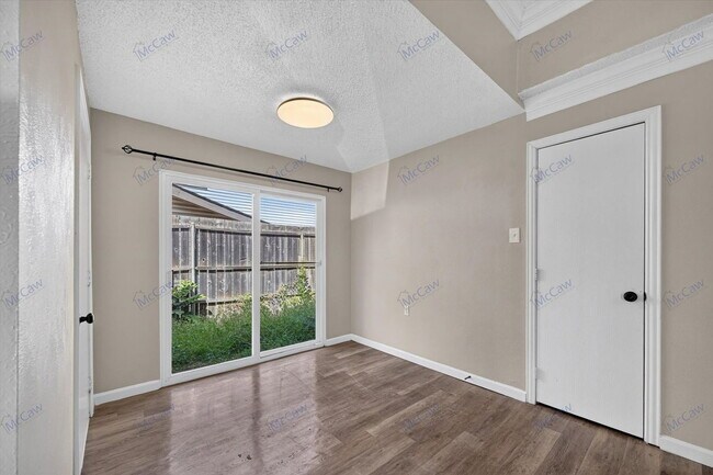 Building Photo - 708 Baruna Cir