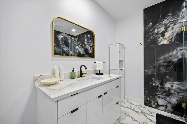 Building Photo - 4208 Clay St