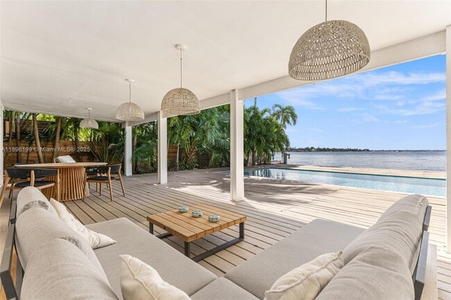 Building Photo - 8220 Hawthorne Ave