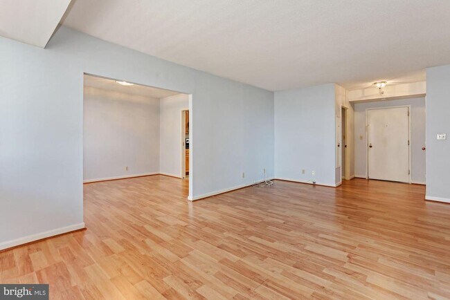 Building Photo - 1805 Crystal Dr