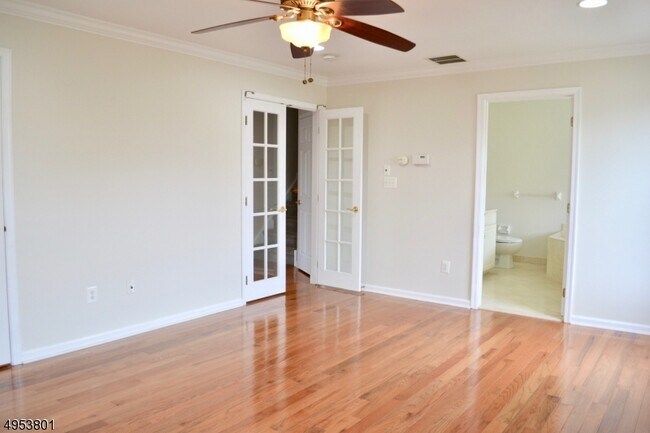 Building Photo - 240 Patriot Hill Dr