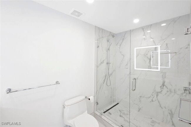 Building Photo - 800 River Point Dr