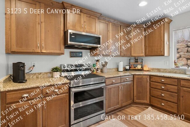 Building Photo - 3123 W Deer Canyon Dr