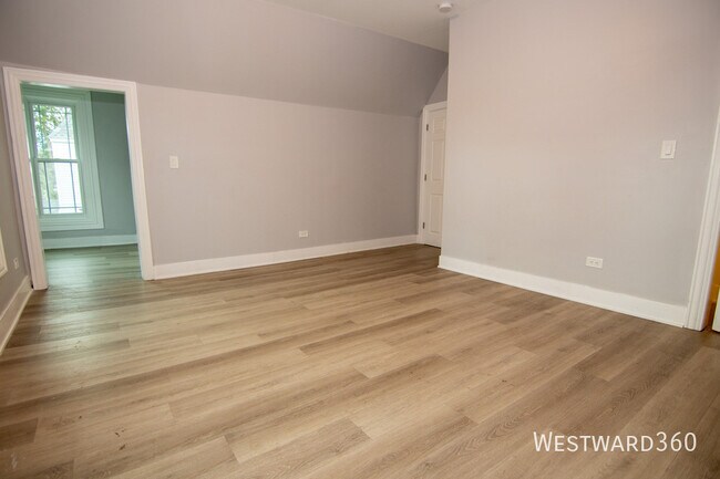 Building Photo - 7527 S Stewart Ave