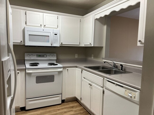 Building Photo - 3 bedroom 2 bath townhome in Towne Park
