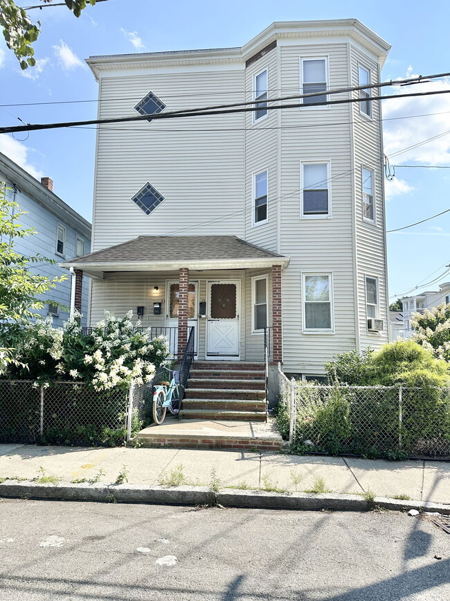 Primary Photo - 23 Lambert St