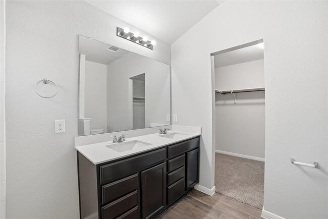 Building Photo - 600 Marimoor Dr