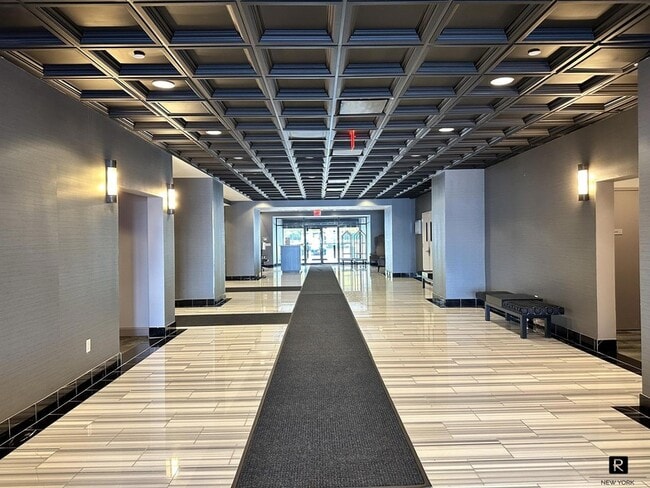 Building Photo - 90 Bay St