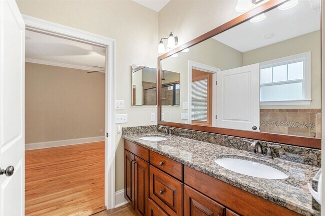 Building Photo - Captivating 3 bedroom house available for rent, wood floors, garage, screened porch renting for $...