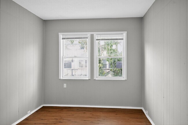 Building Photo - Narcissus