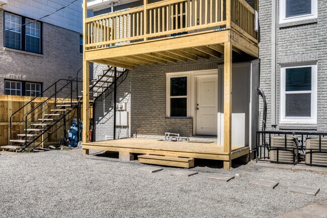 Building Photo - 519 W Clay St
