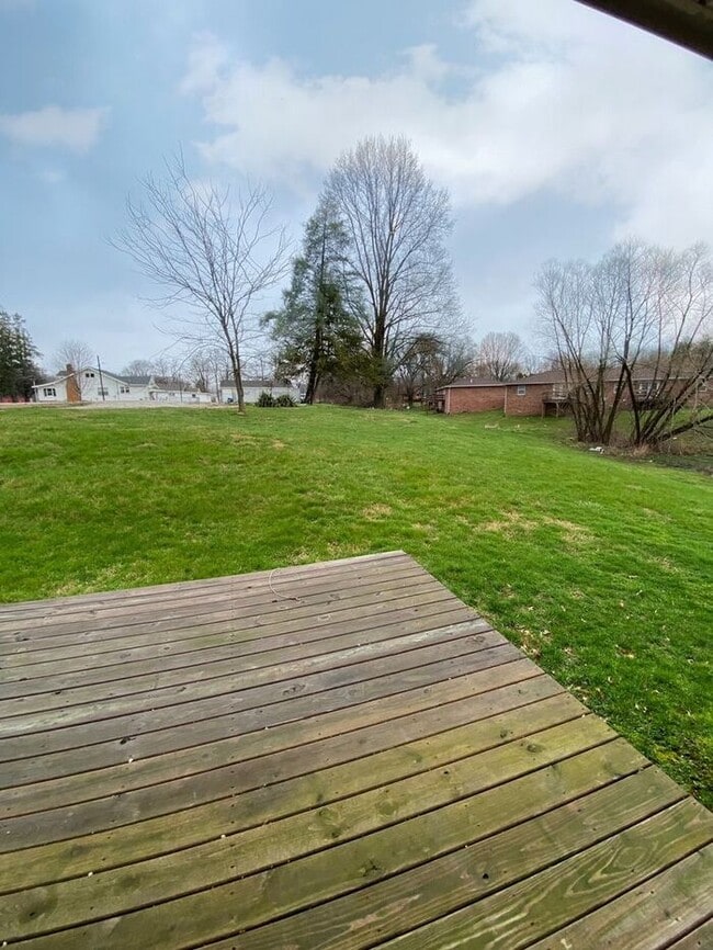 Building Photo - 3 Bdrm Duplex - Country Walk Estates. Pets Welcome!