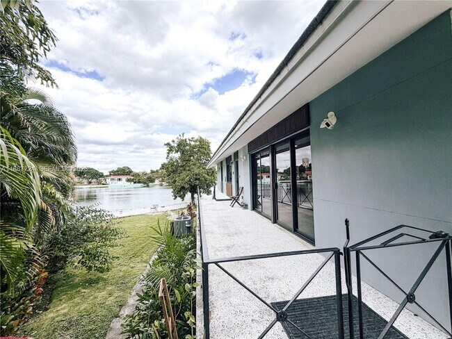 Building Photo - 425 NE 103rd St