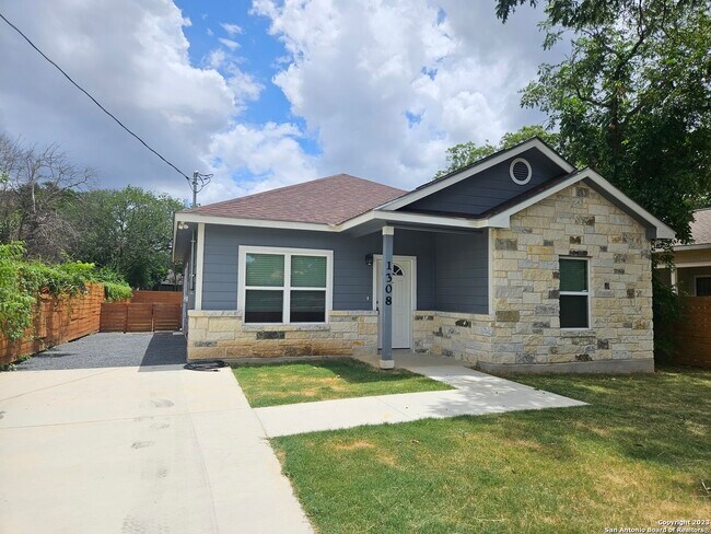 Primary Photo - 1308 Aransas Ave