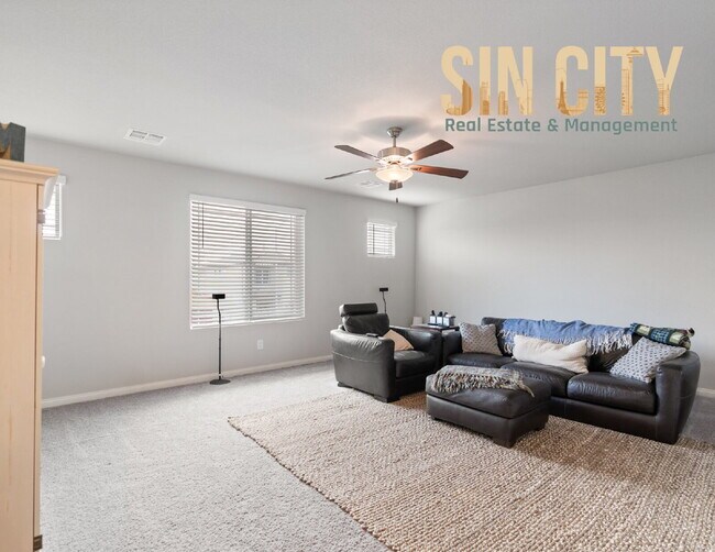Building Photo - "Spacious 4-Bedroom Oasis with 2.5 Baths i...