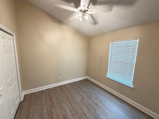 Building Photo - 2116 Heathrow Dr