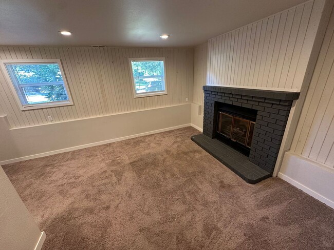 Building Photo - Charming 3 bedroom home in desirable Puyallup