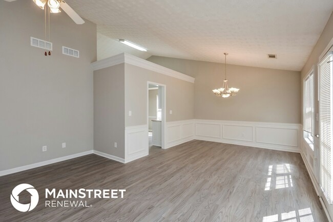 Building Photo - 645 Pebble Blvd