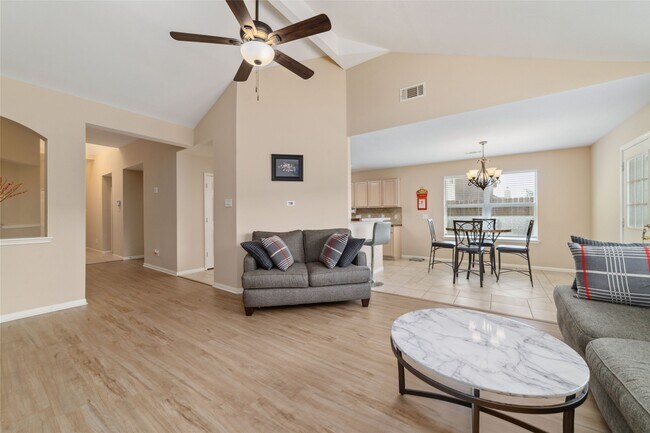 Building Photo - 8123 Solara Bend Ct