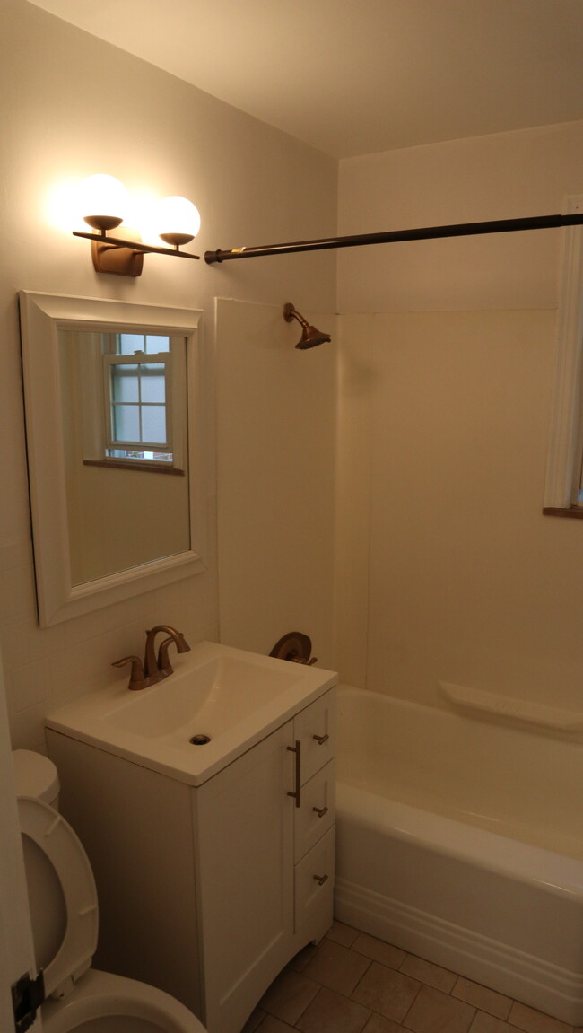 Bathroom - 836 Thorn St