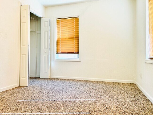 Building Photo - Single-Family Home, Centrally Located