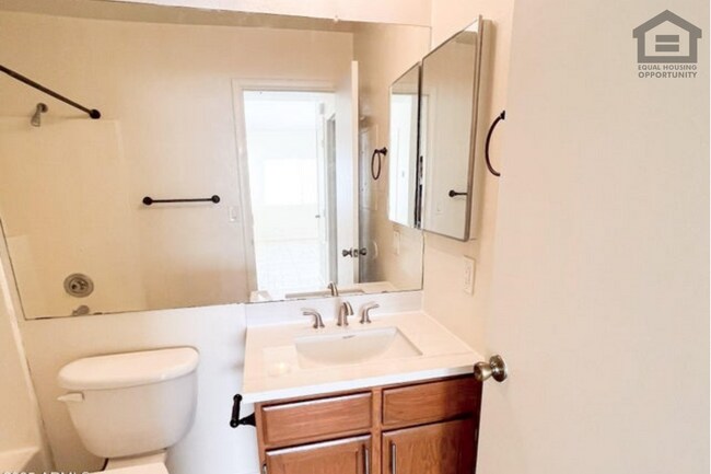 Building Photo - 2Bed/2Bath Apartment at Mesa Dr/Brown Rd! Ready for Immediate Move-In!