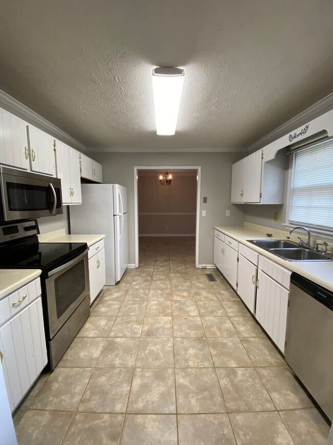 Building Photo - 1032 Emory Pl