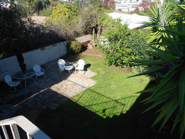 Building Photo - 815 Flora Dr