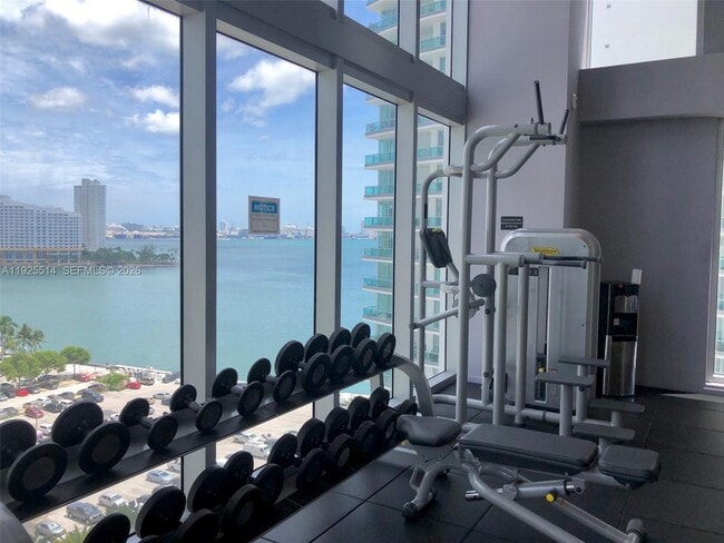 Building Photo - 1300 Brickell Bay Dr