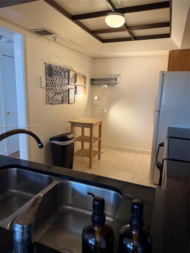 Building Photo - 520 Brickell Key Dr