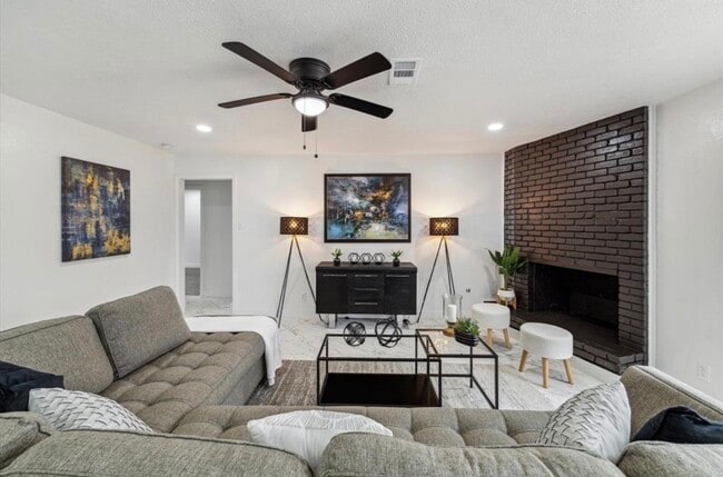 Building Photo - 1210 Burning Tree Rd