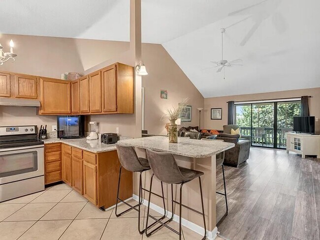 Building Photo - Beautiful Condo with Beach Front Access