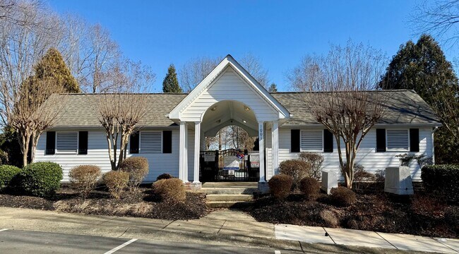 Building Photo - 1112 Brooksridge Way