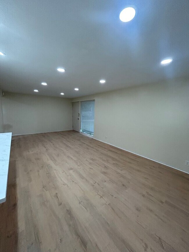 Building Photo - First-Floor One Bedroom, One Bathroom Apartment on S. Corl Street