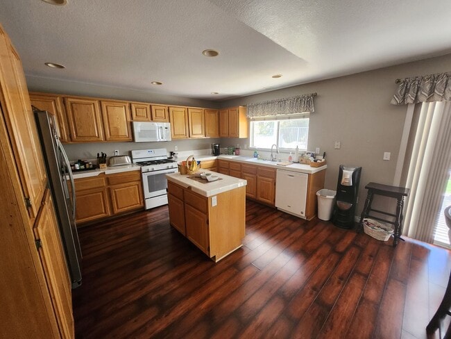 Building Photo - Rare rental in Sycamore Crossing!