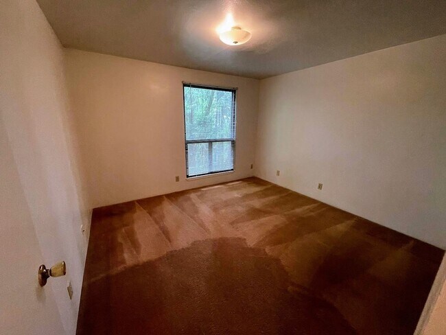 Building Photo - 2 br, 1.5 bath House - 138 Treehill Loop