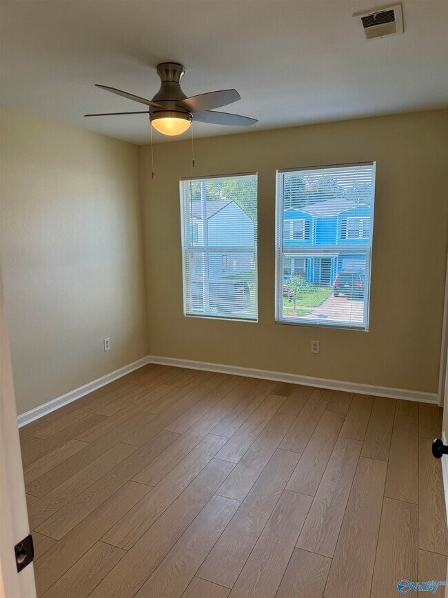 Building Photo - 226 Dormont Dr NE