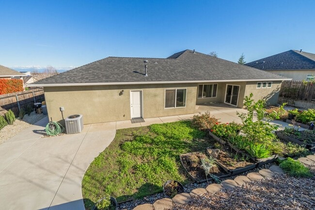 Building Photo - 3-bedroom, 2-bathroom home in great neighb...