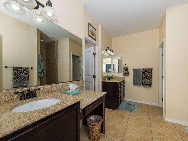 Building Photo - Furnished pool home for rent!
