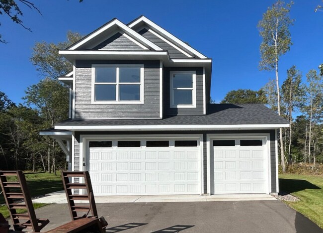 Building Photo - 13837 Oakwood Dr N