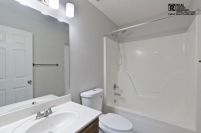 Building Photo - Modern 2BR Townhome Near MTSU, Washer & Dryer Included